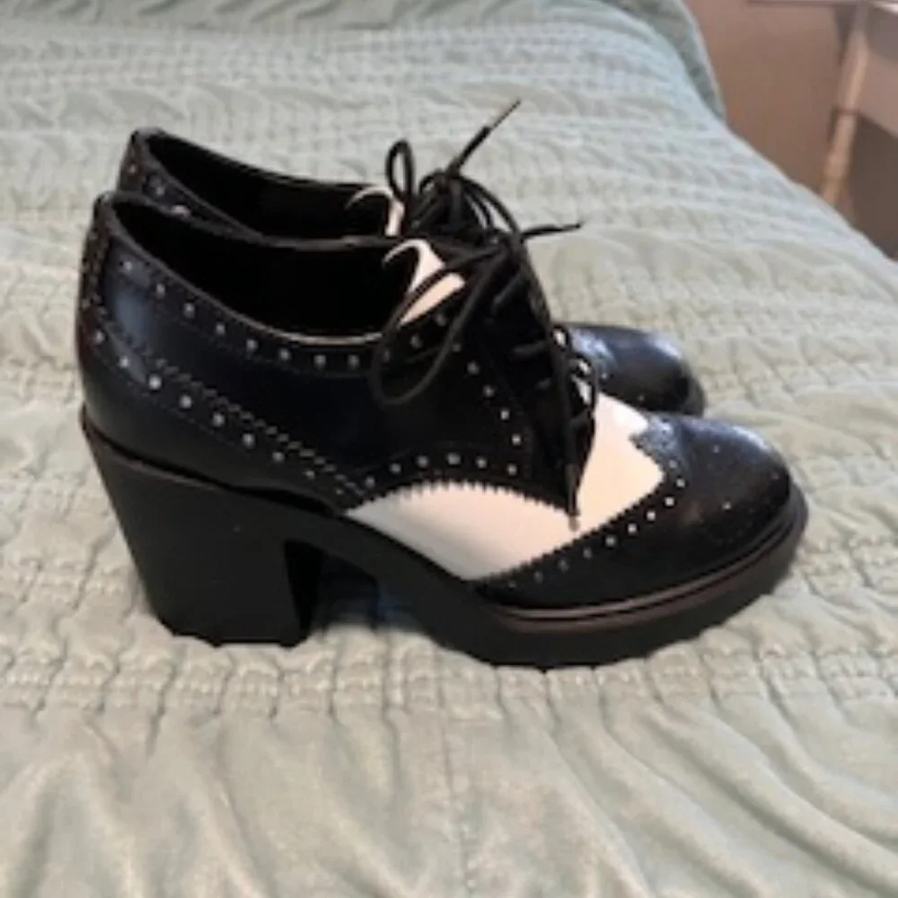 Steve Madden Black and White Two-Tone Wingtip Lace-Up Oxfords